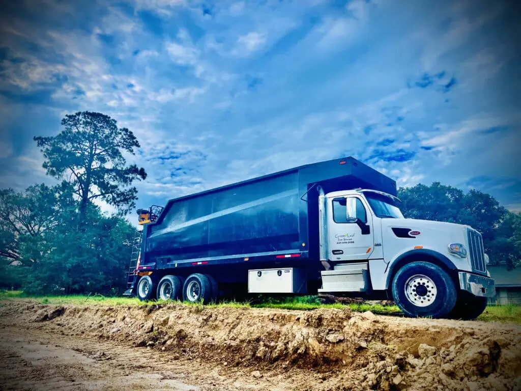 Debris Hauling & Pickup - Green Leaf Tree Service - Lafayette, LA